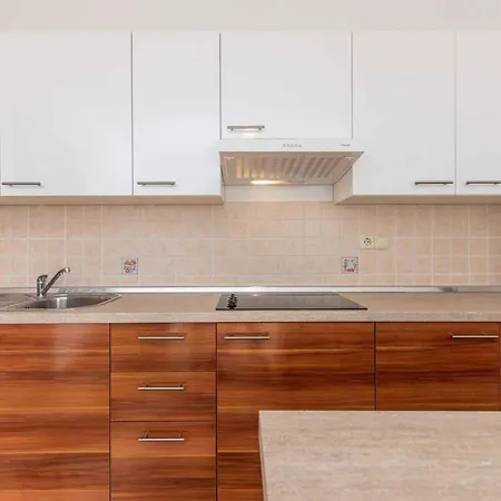 33 Apartmán