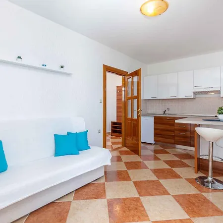 Apartmán 33 *
